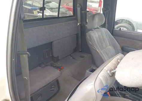 2000 Toyota Tacoma из США, поврежденный, VIN 4TAVL52N4YZ573716